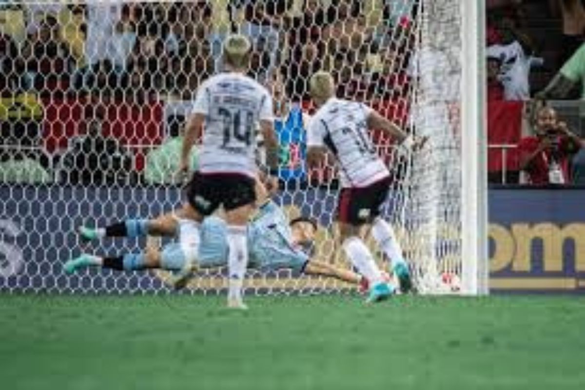 OLHA ESSA, FLAMENGO! GOLEIRO DO VASCO REVELA SEU "MÉTODO" PARA PEGAR PÊNALTI DE GABIGOL